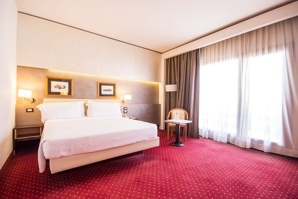 Queen Comfort Classic Room