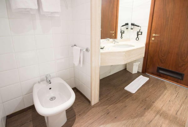 Superior room bathroom