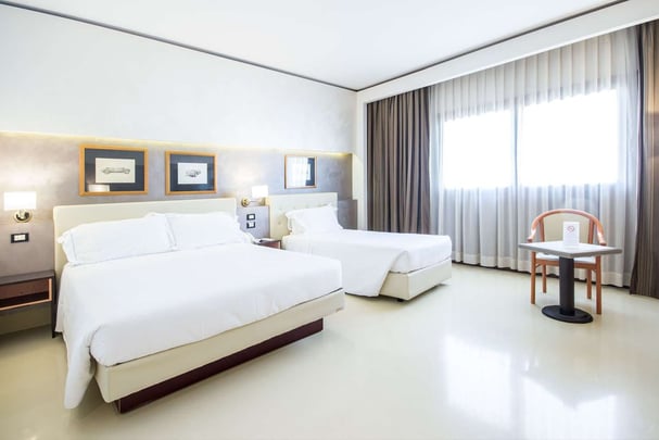 Queen/Twin Bed Guest Room