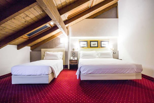 triple room moquette attic