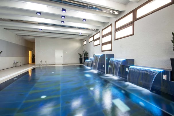 piscina cascate laterali hotel best western modena district