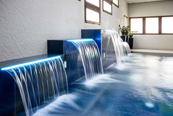 piscina dettaglio cascate hotel best western modena district