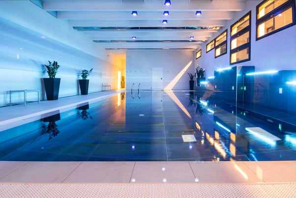 piscina notte lato hotel best western modena district