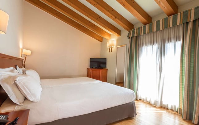 Comfort King Bed Guest Room