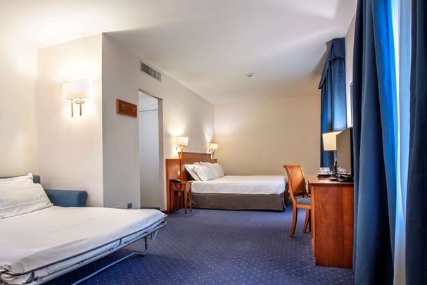 Family Room - Bedding