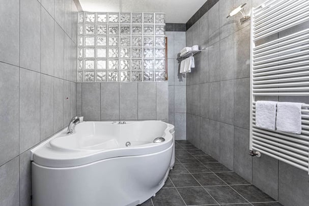 Bathroom Suite - Jacuzzi