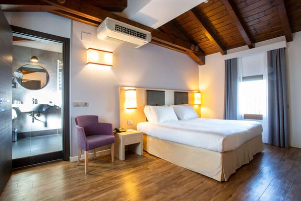 Comfort King Bed Guest Room