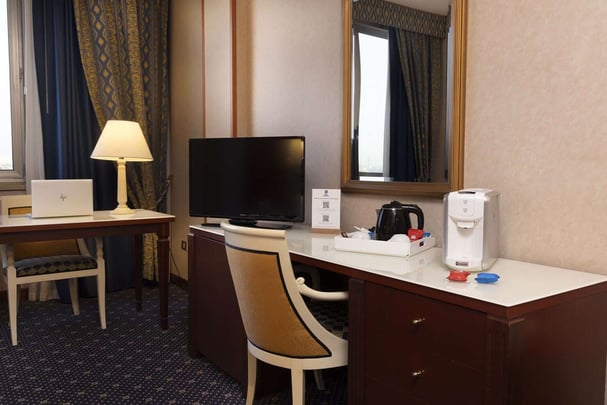 BW CTC Hotel Verona Room Executive Room King Size Bed amenities