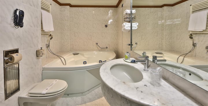 Superior Guest room bath