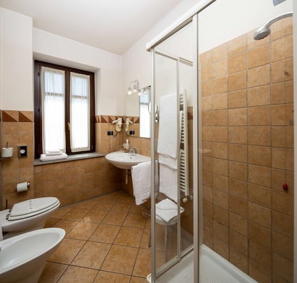 Guest Bathroom - Triple Room