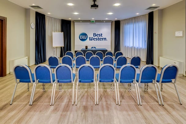 Luna Meeting Room