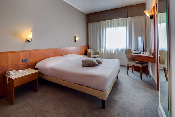 Classic Room with Queen Bed