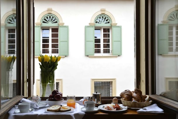 Breakfast service in room