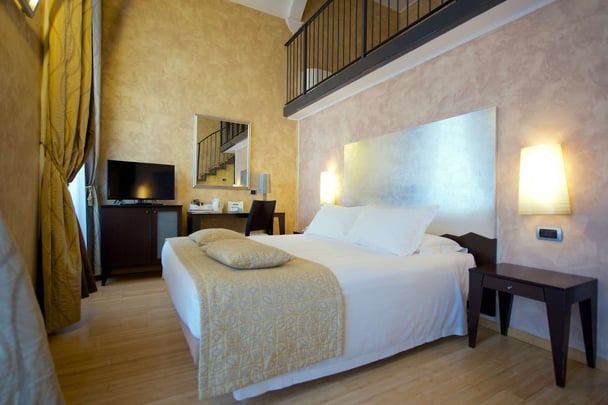 Double Standard Comfort Room