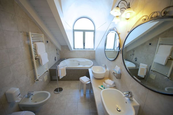 Deluxe BathRoom