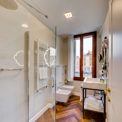 BW Continental bathroom shower