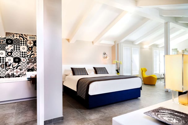 SUITE WITH BATHROOM IDRO