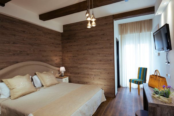 Deluxe Room with One King Bed