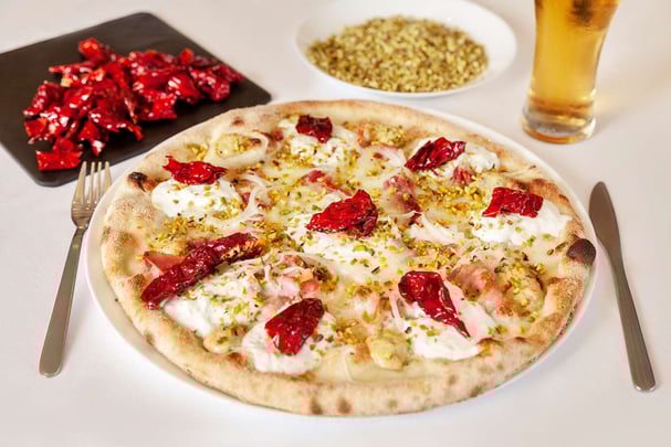 BW Hotel Imperiale / Ristorante / Pizza con peperone crusco, stracciatella fresca e granella di pistacchio
