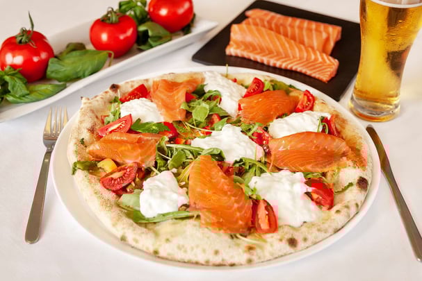 BW Hotel Imperiale / Ristorante / Pizza con salmone fresco, stracciatella fresca, pomodorini e rucola