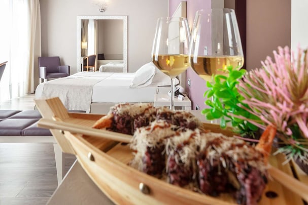 BW Hotel Imperiale / Room Service with Sushi