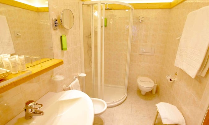 Junior suite bathroom