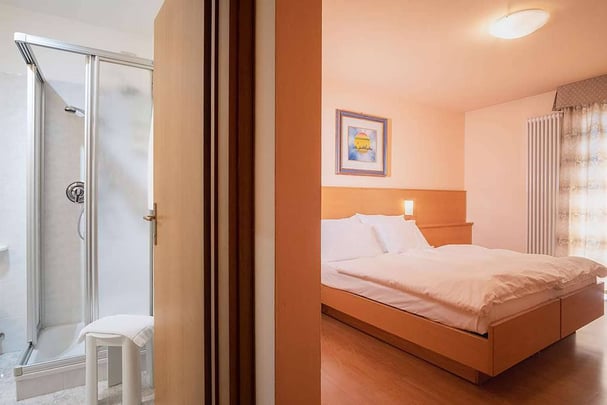 Camera Tripla Standard