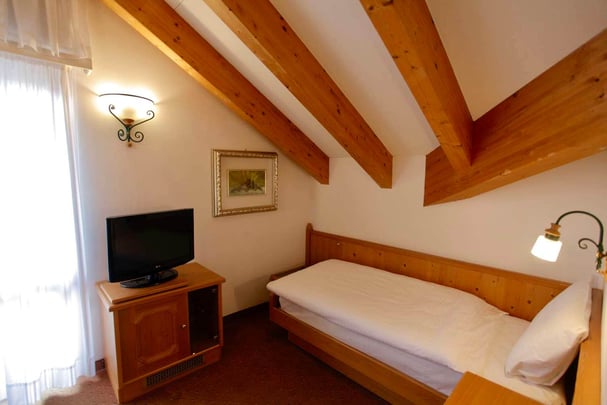 Single Standard Room