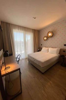 Guest Room with One Queen Size Bed