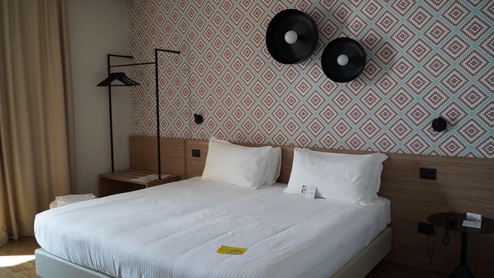 Guest Room with One Convertible Queen Bed and One Twin Bed