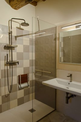 Deluxe Bathroom