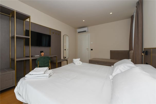 Family room annex building