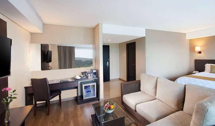 The Hive Super Deluxe