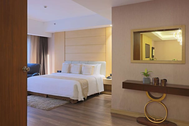 Executive Suite Room Metro Clark