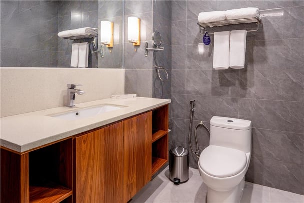 Superior King - Bathroom