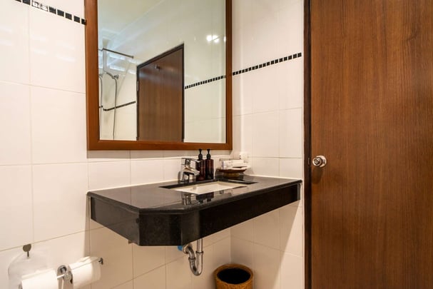 Deluxe Sea View Bathroom