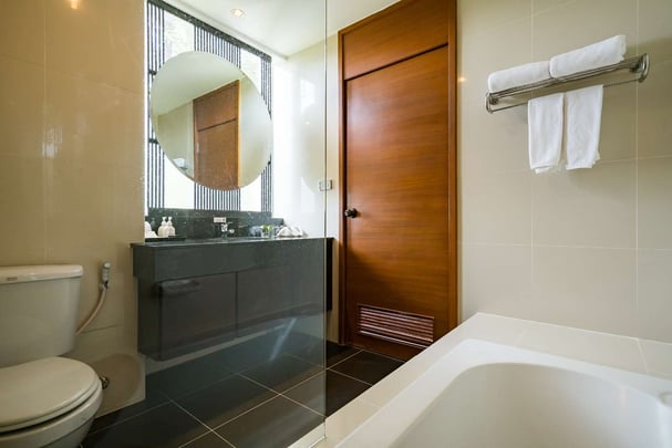 Suite Bathroom