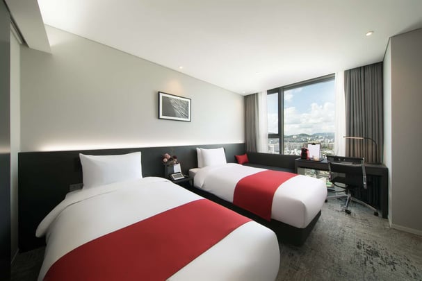 Deluxe Guest Room with Two Beds