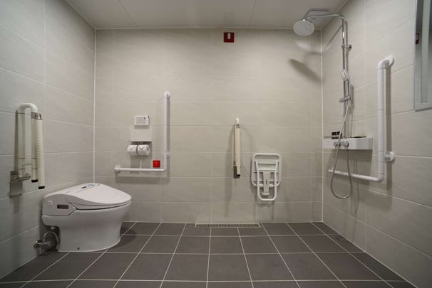 Mobility Accessible Twin Room Bathroom