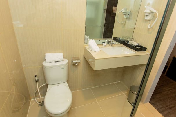 Family Suite Bathroom