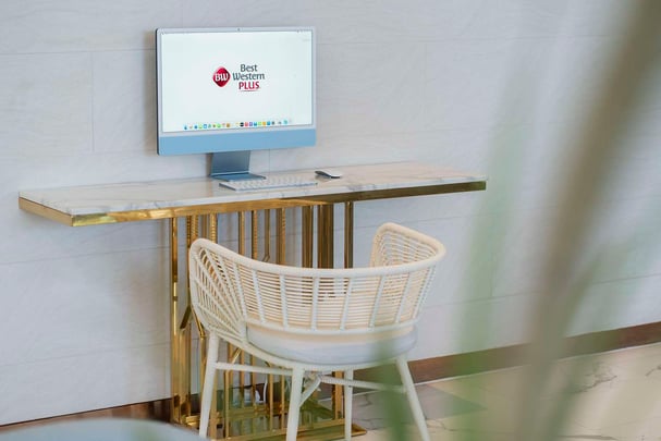 Hotel Business Center