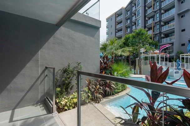 Deluxe Pool Access Room Twin Bed