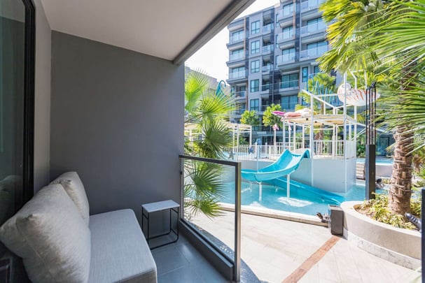 Deluxe Pool Terrace Room King Bed