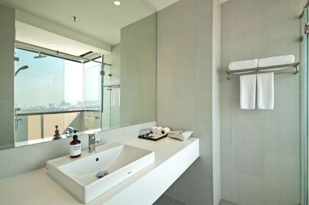 Junior Suite Room - King Bed