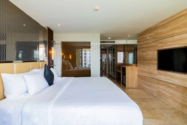 Deluxe Room - King Bed