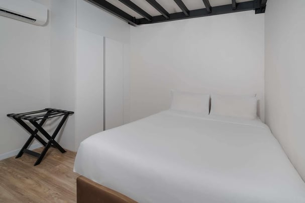 Deluxe Suite bedroom pool view