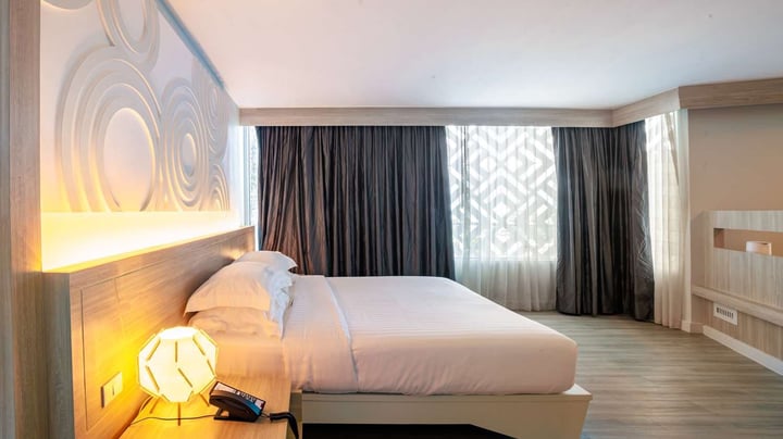 Premier Room - King Bed