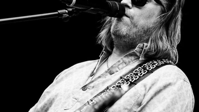 Former member of Ocean Colour Scene, Andy Bennet - Acoustic Shock Tamworth