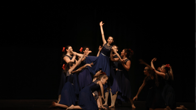 The King Of Pride Rock - Mampara Dance