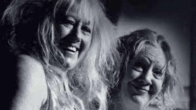 We Wayward Divas ft. Vikki Clayton & Gilly Darbey Afternoon Show - Acoustic Shock Tamworth